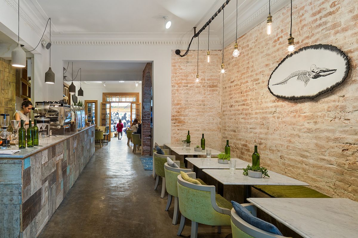 Beautiful brick walls and lighting give the restaurant a light-hearted and cozy appeal