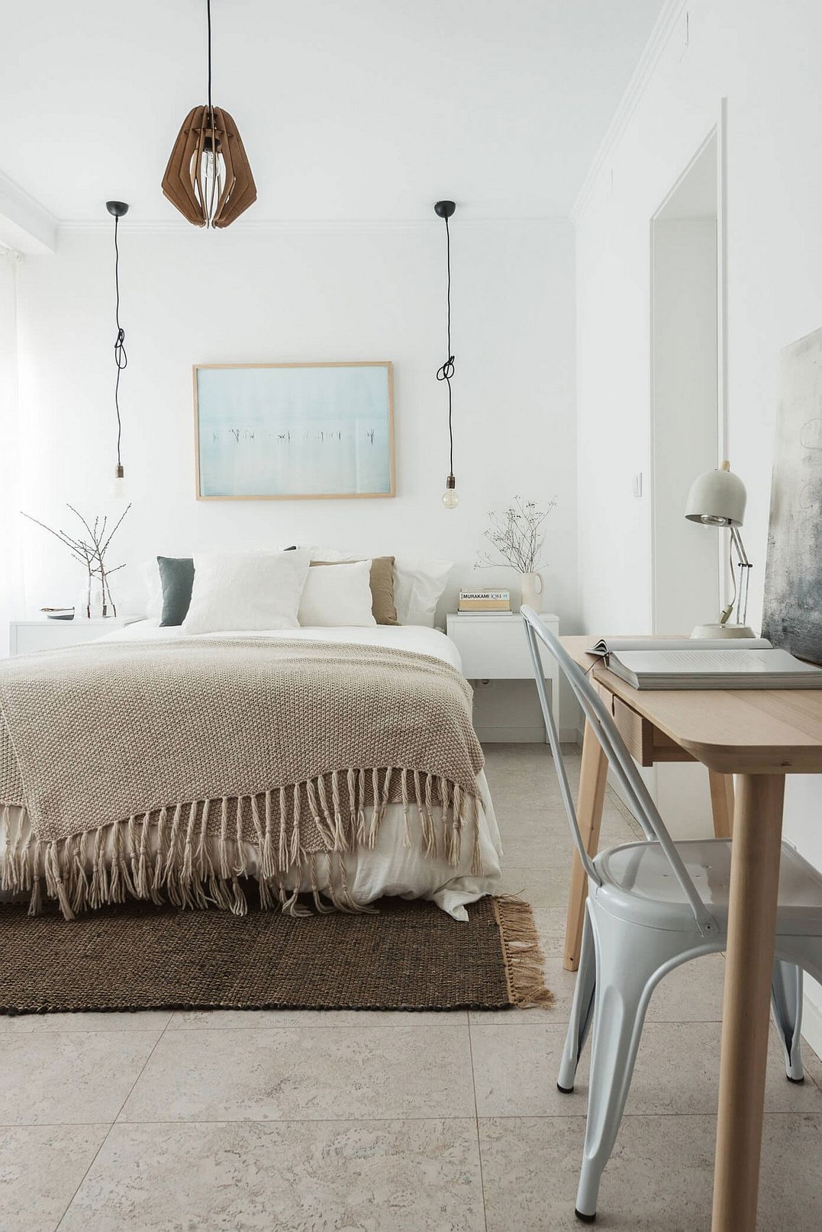 Contemporary bedroom in white with a relaxing ambiance