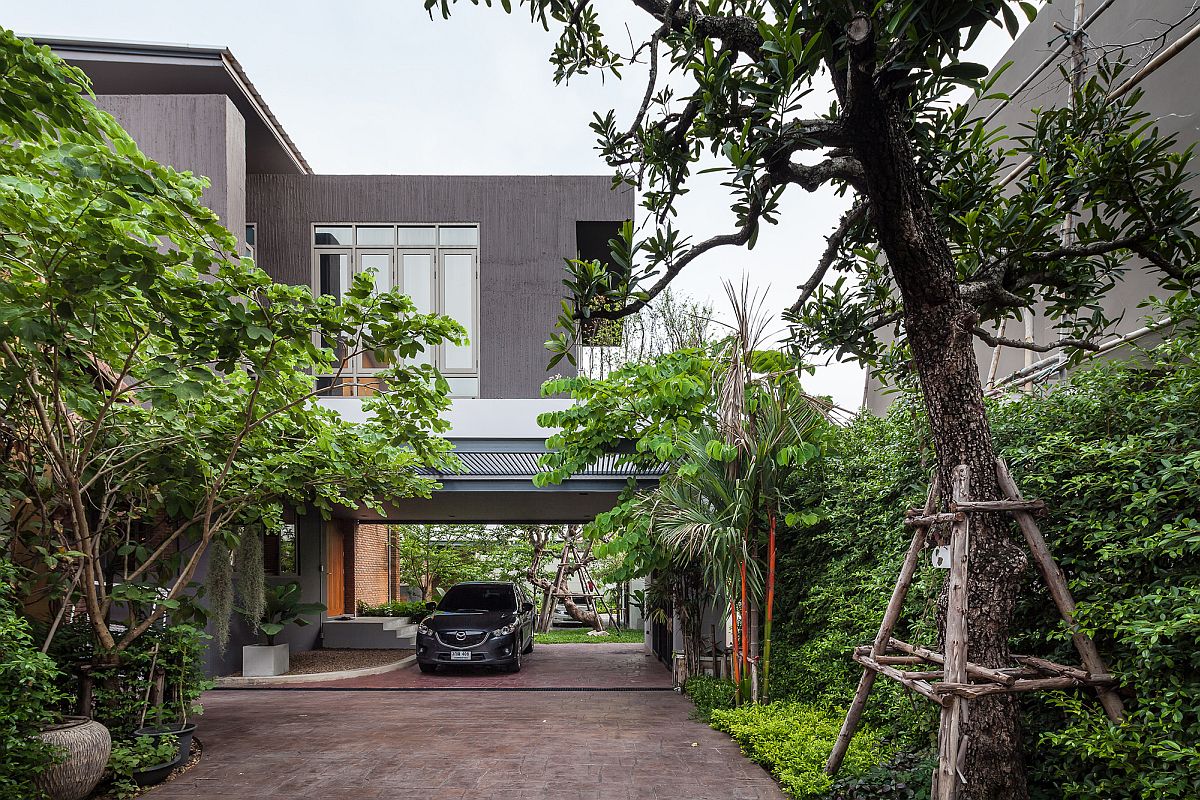 Entryway and parking space for the Two Houses