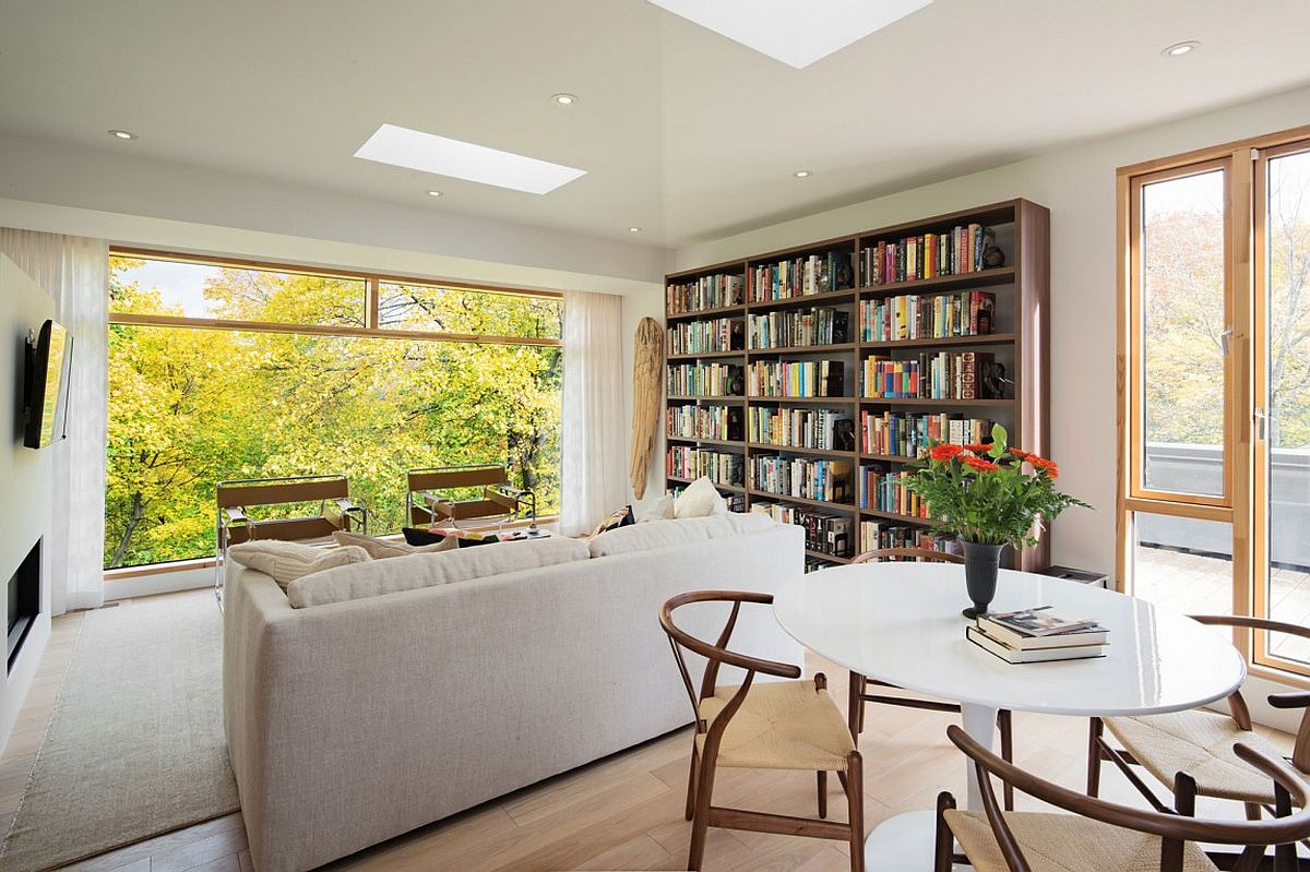 Family area overlooks the landscape as it sits in the canopy