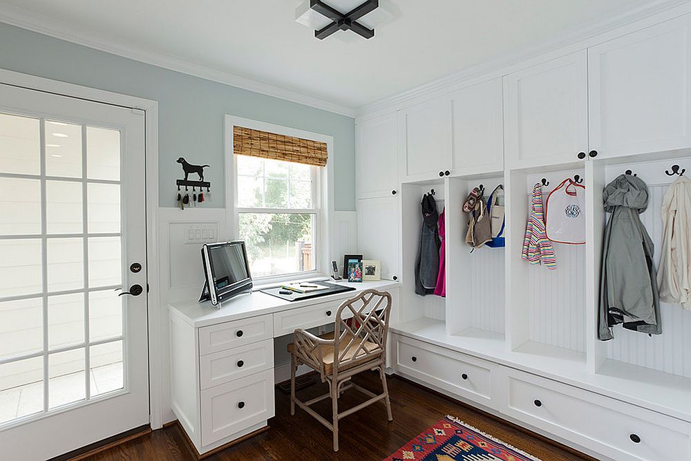 Keeping the design of the mudroom home workspace simple and stylish