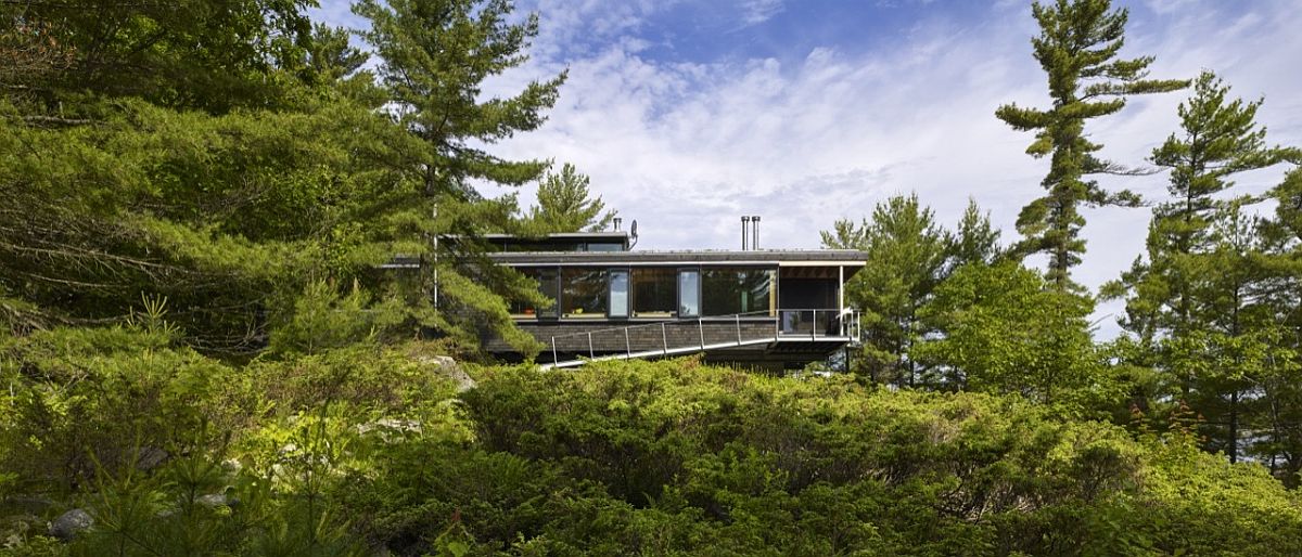 Local architectural principles coupled with modern design at the Go Home Bay Cabin