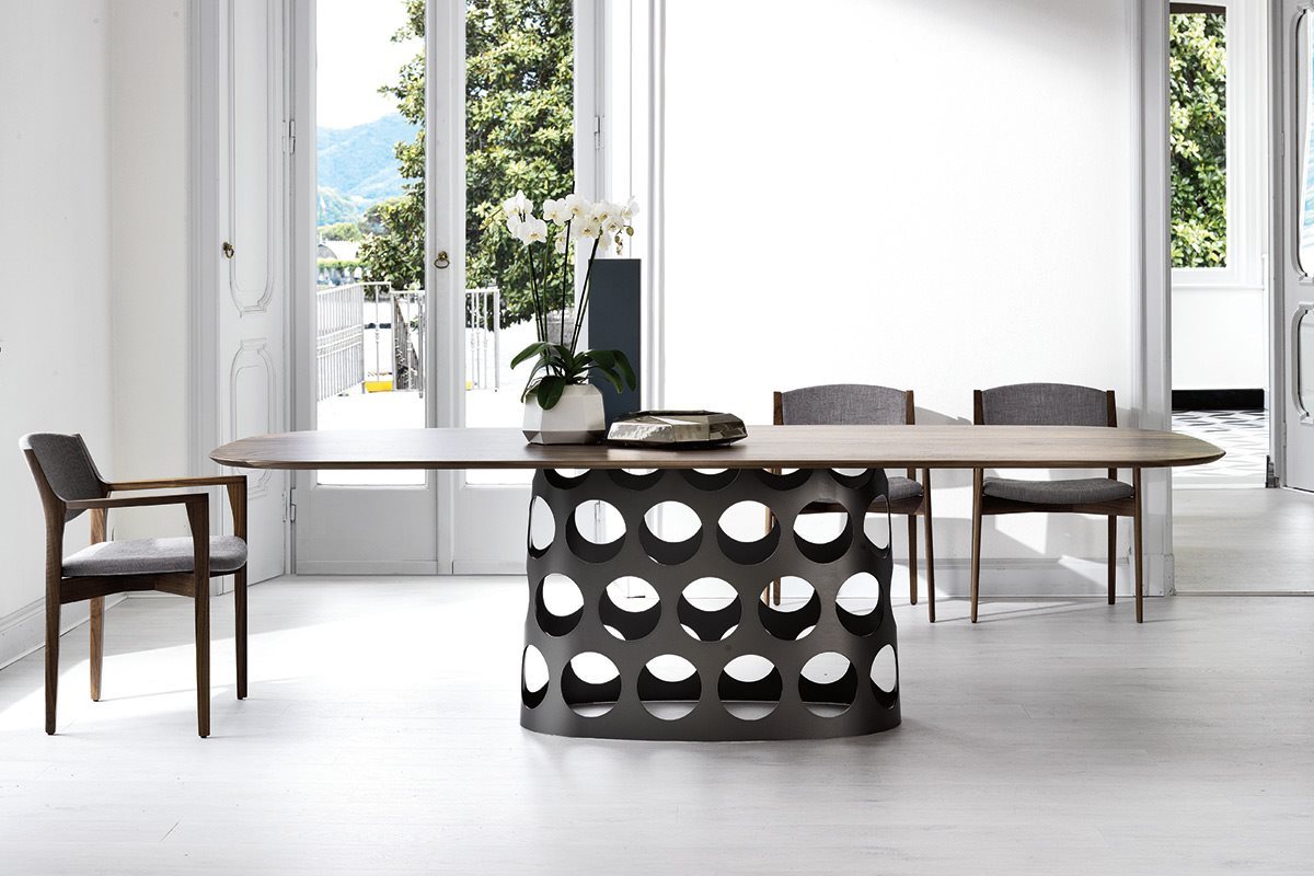 Lovely dining table with metal base - Jean from Porada