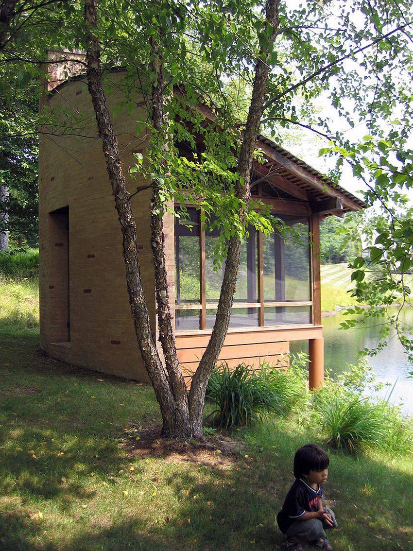 Meditation shed overlooking a lake promises seclusion and tranquility [Design: David Coleman / Architecture]