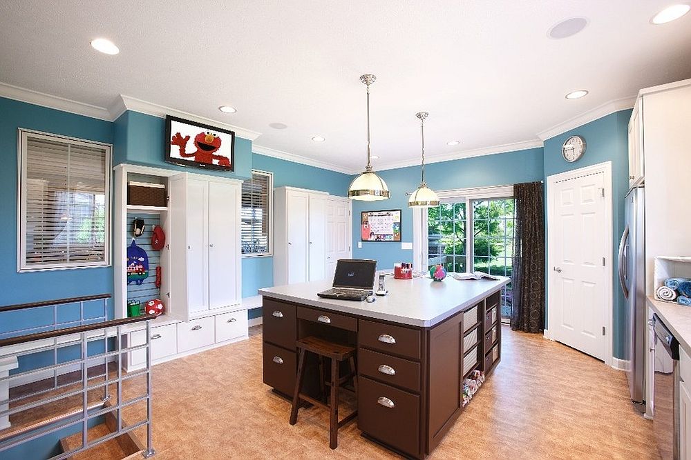 Multipurpose room with mudroom, laundry and home office rolled into one