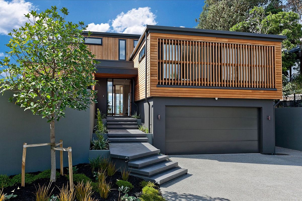 New louvre system offers privacy and also acts as a windbreak at the Auckland home