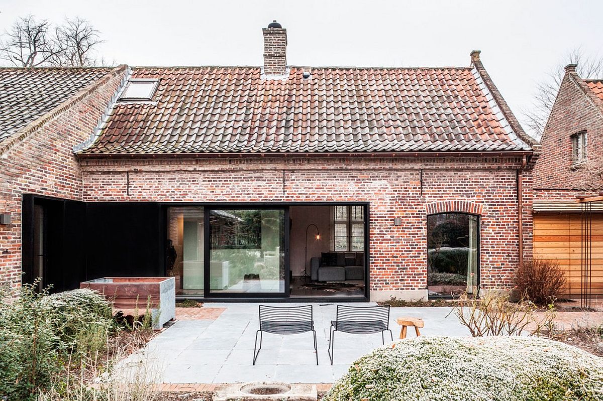 Old house on a farm renovated in Belbium to embrace a  more modern lifetsyle