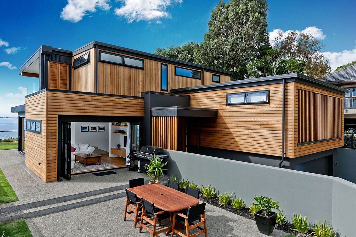 Powder-coated metal cladding and stained cedar shiplap covers the extreior of the house