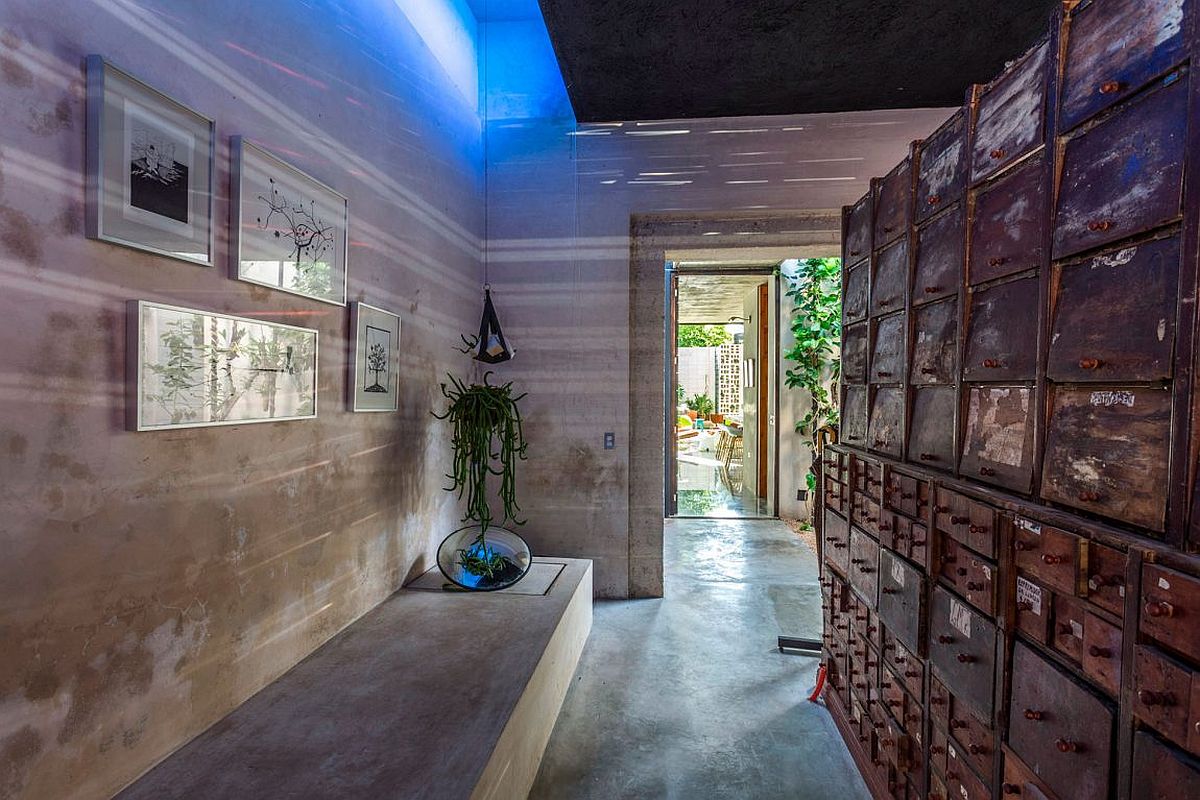 Raw materials and ingenious finsihes shape stylish Casa Desnuda