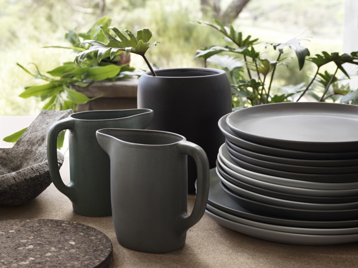 Studioilse, the design studio headed by British designer Ilse Crawford, created the SINNERLIG collection for IKEA. The collection includes a range of ceramic stoneware pieces. 