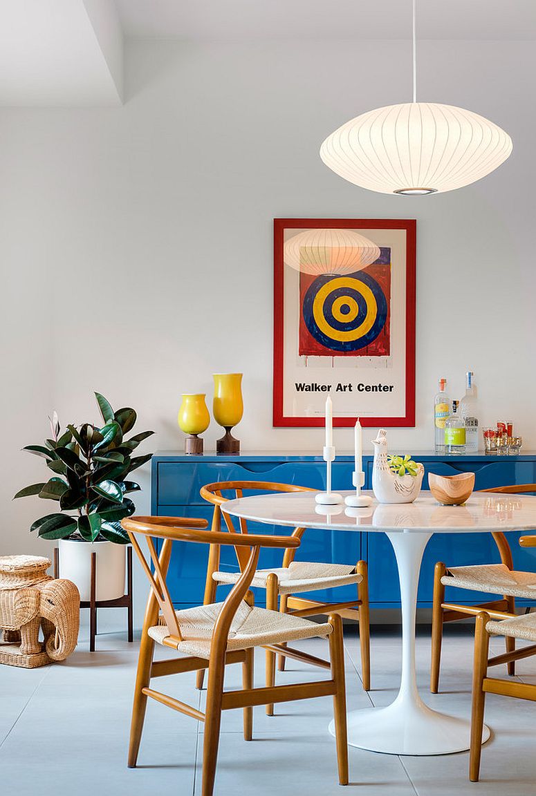 Sideboard in blue and Tulip table add a pinch of retro beauty to the dining room