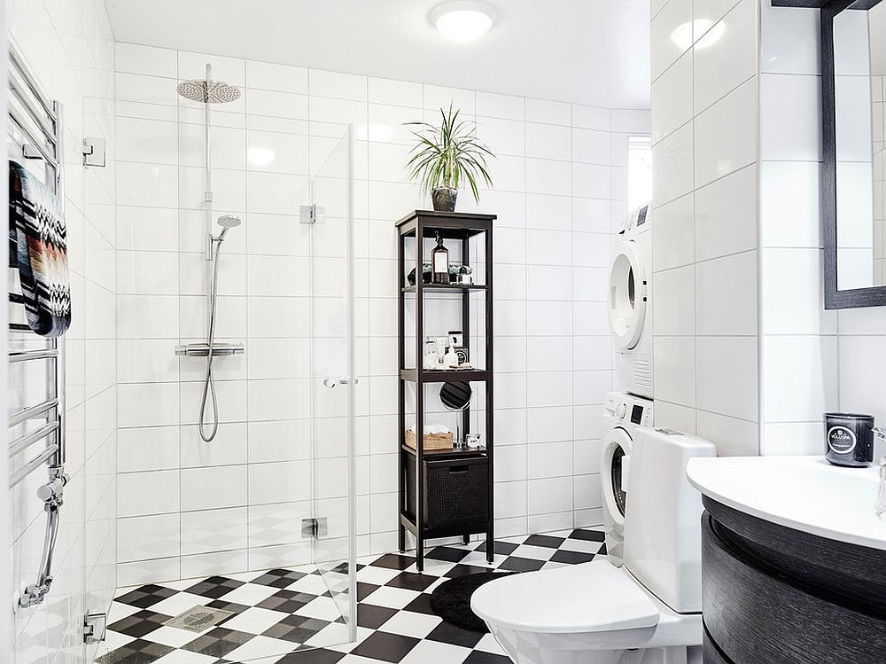 Small Scandinavian style bathroom in black and white [From: Entrance Fastighetsmäkleri]