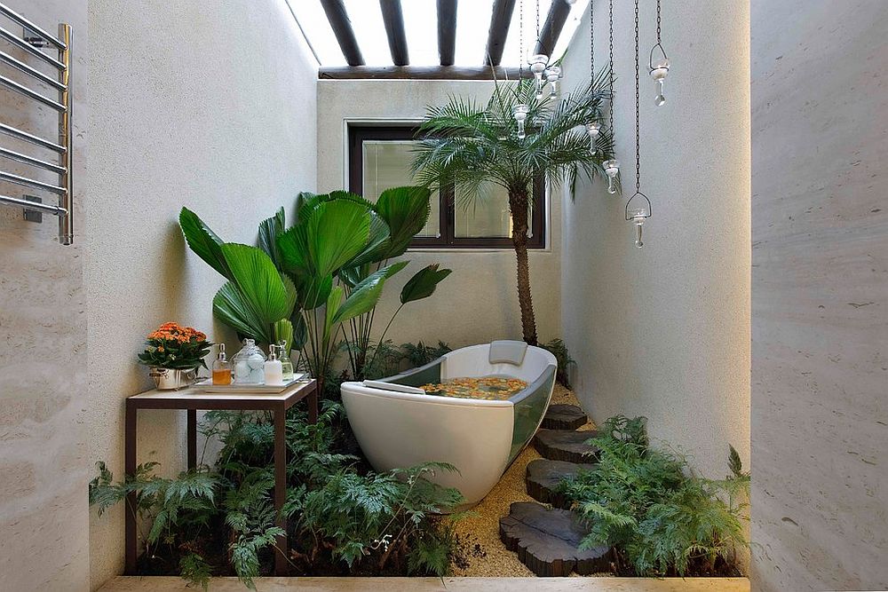 Small bathroom with plenty of greenery and a skylight [Design: Eduarda Correa Arquitetura & Interiores]