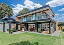 Smart-New-Zealand-home-opens-up-towards-the-amazing-sea-views-217x155