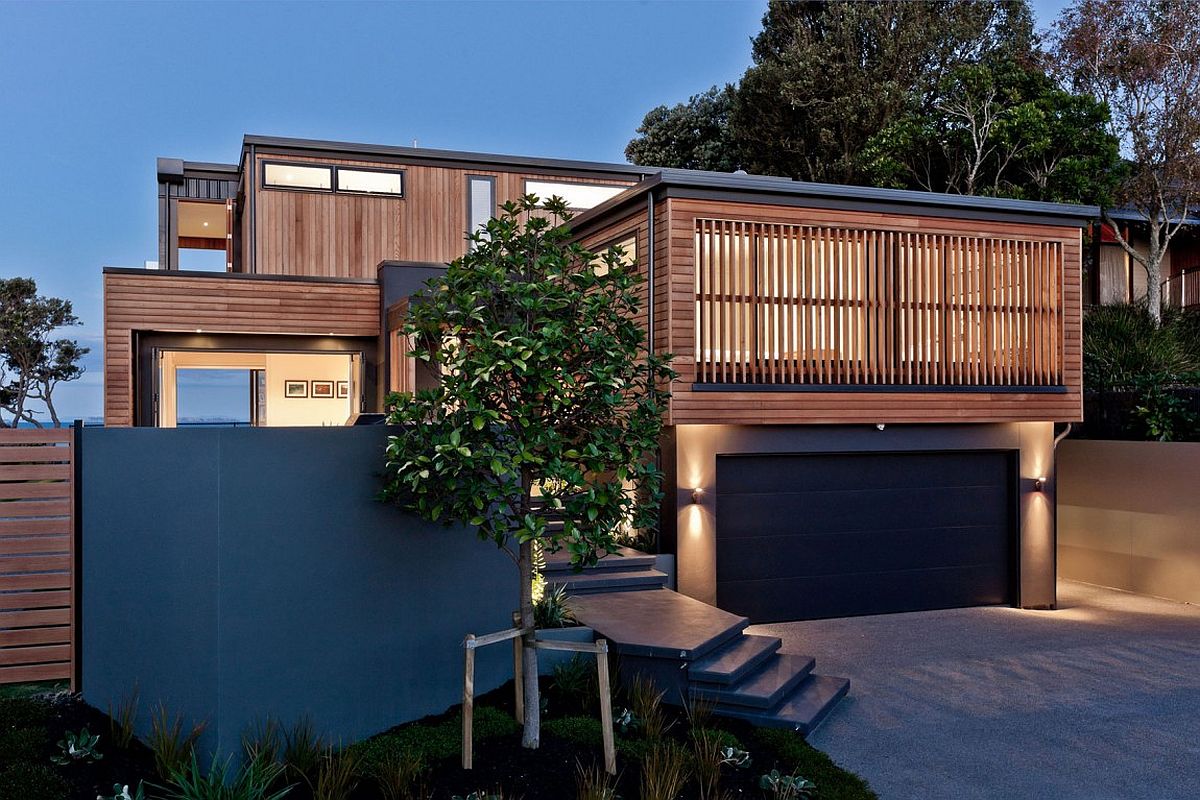 Street facade of the awesome contemporary home with sea views in Auckland