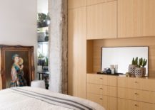 Structural-pillar-used-in-style-to-add-to-the-minimalist-theme-of-the-bedroom-217x155