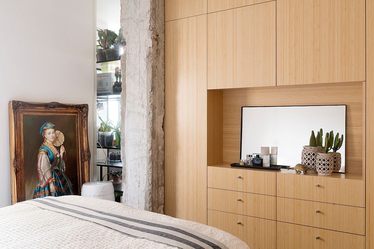 Structural pillar used in style to add to the minimalist theme of the bedroom