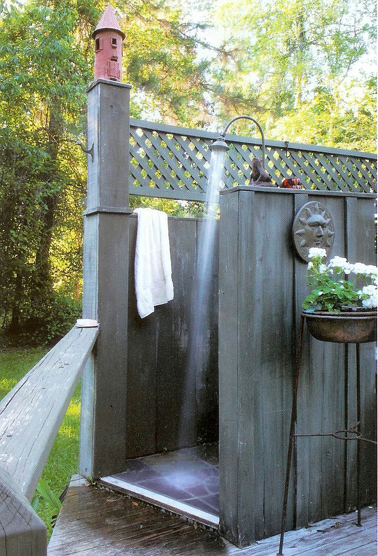 Take the shower outdoors this summer! [Design: Ellen Kennon]