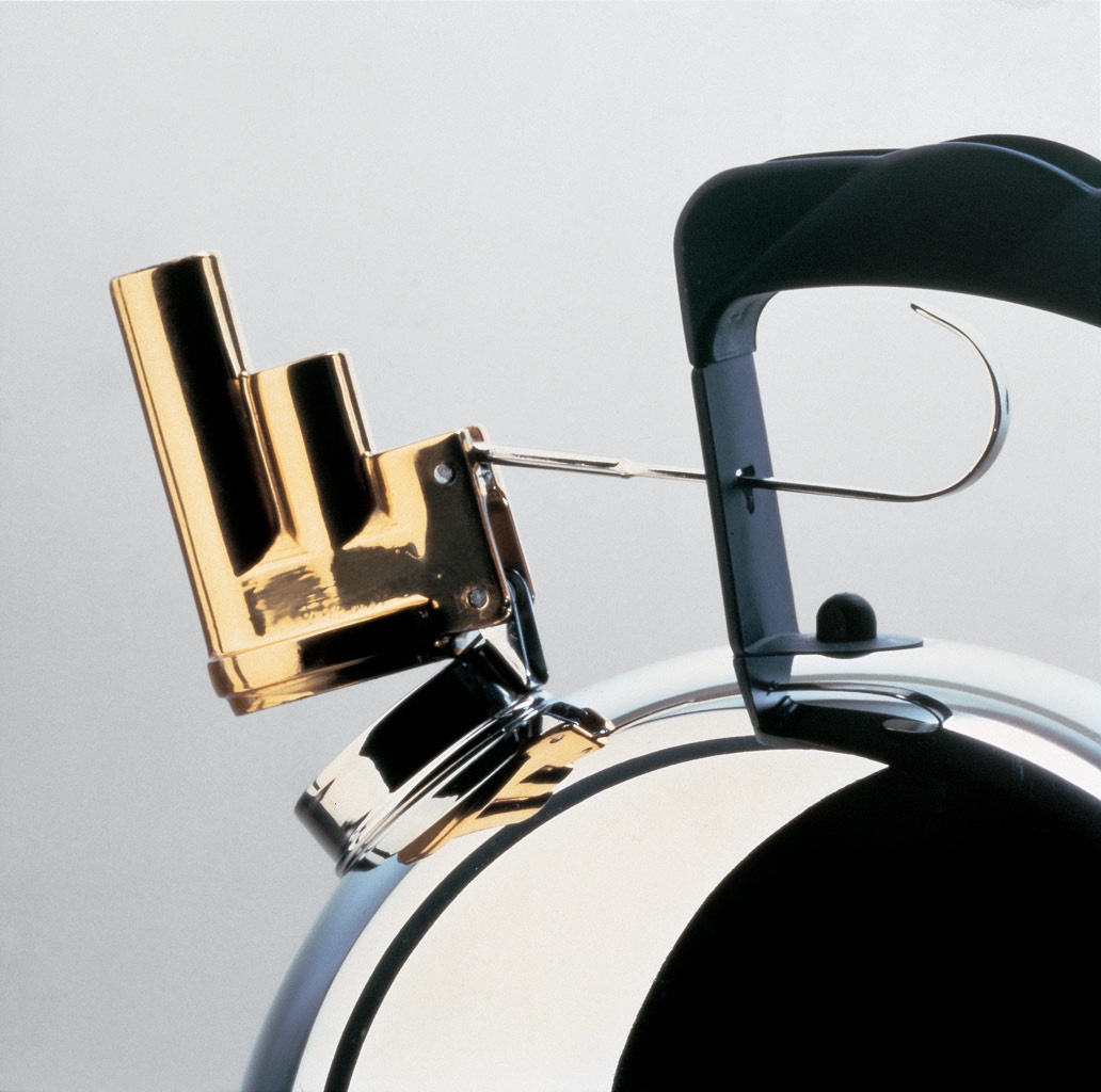 9091 (1983) kettle for Alessi. Photo: Archivio Alessi via Die Neue Sammlung.