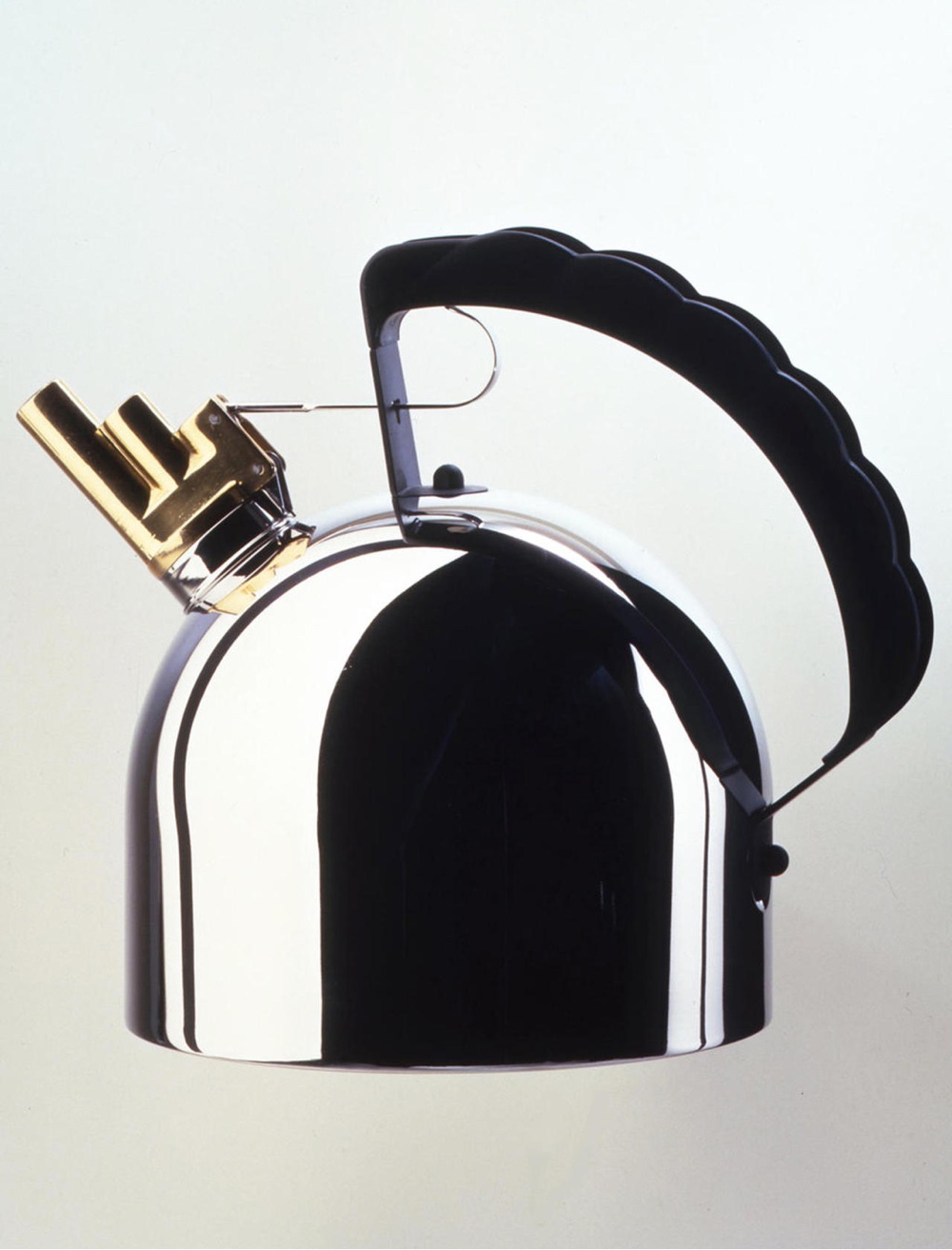 9091 kettle (1983) for Alessi. Image courtesy of Richard Sapper.