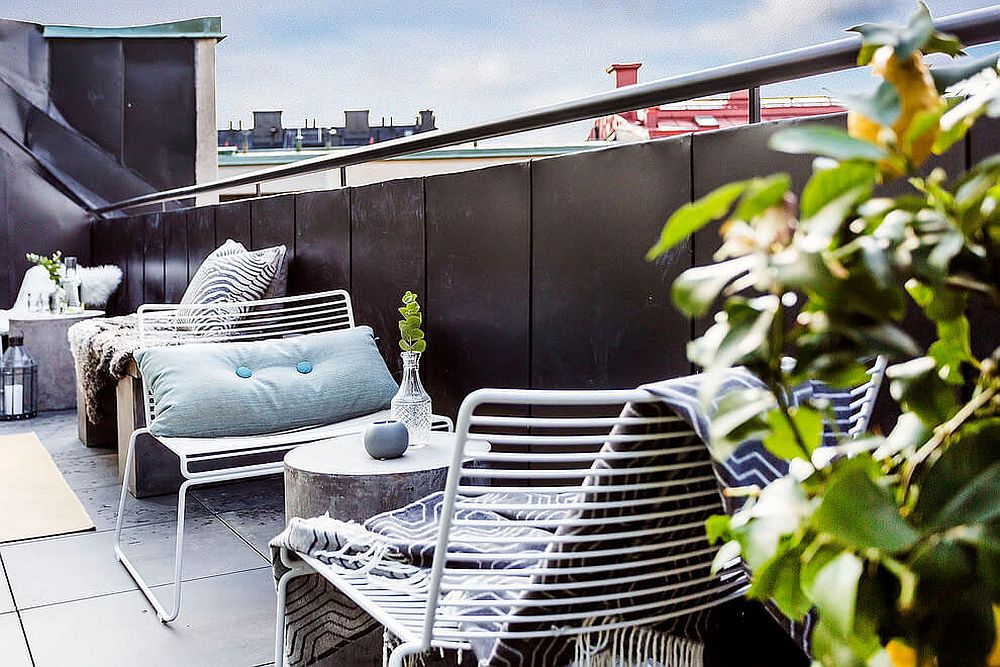 A smart conversation zone for the small urban balcony