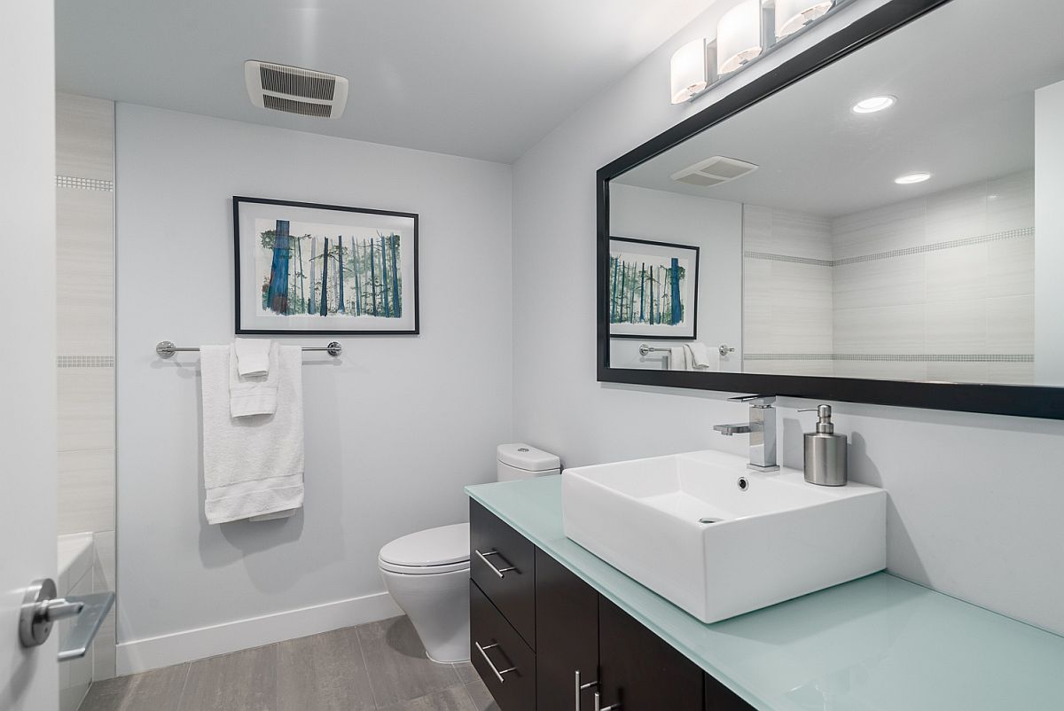 Black anchors the light-filled bathroom in white