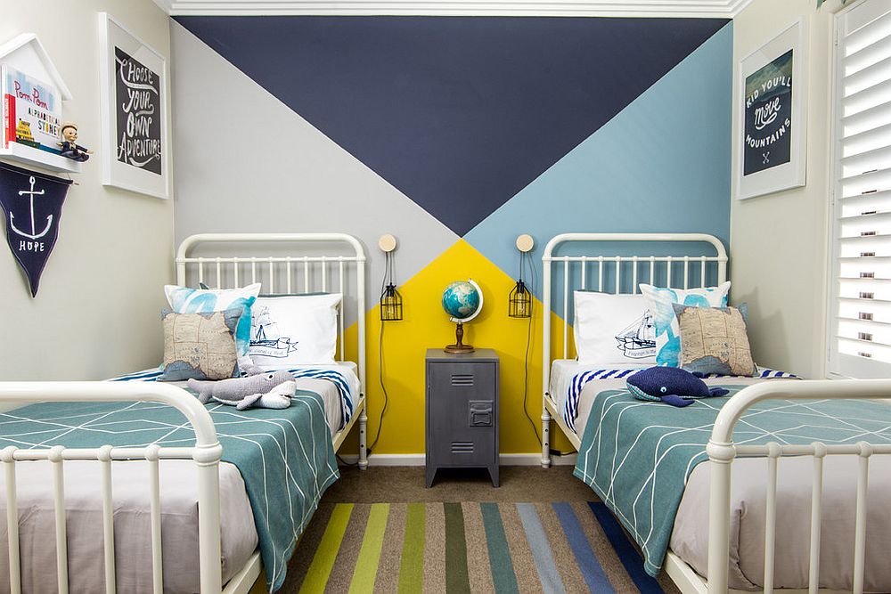 Blue and yellow work ever so beautifully together in this beach style kids' room