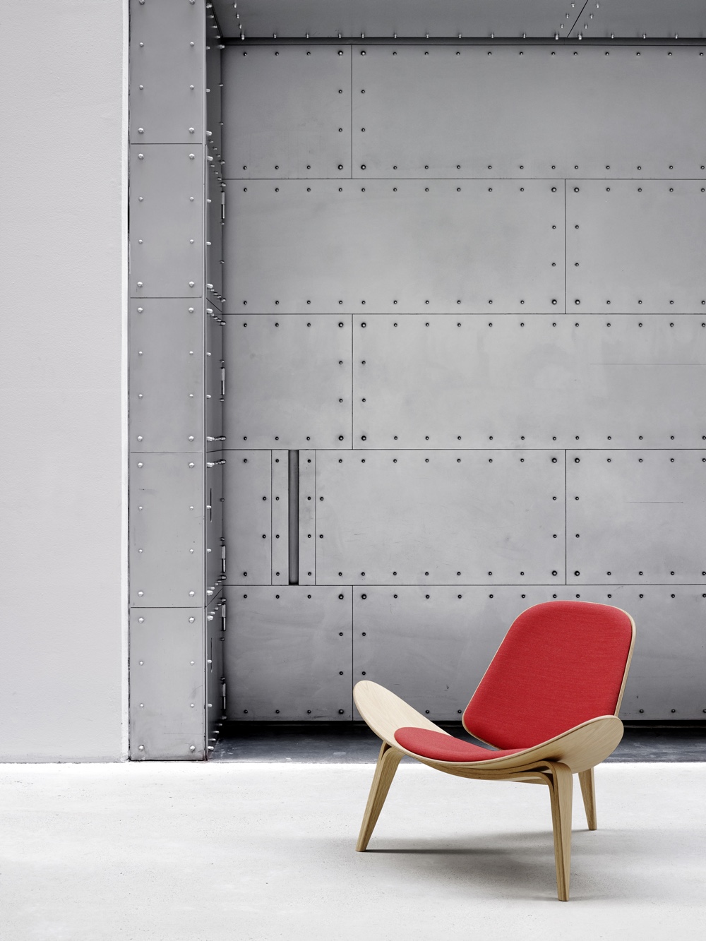 CH07 Shell Chair. Image courtesy of Carl Hansen & Søn.