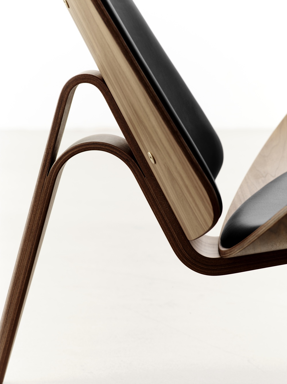 CH07 Shell Chair. Image courtesy of Carl Hansen & Søn.