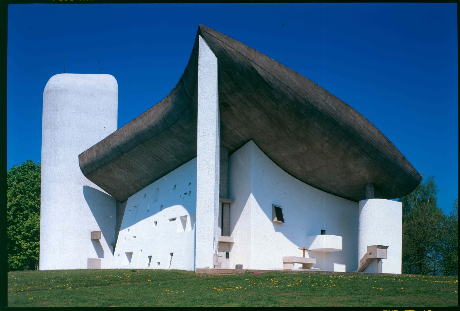 Chapelle notre-Dame du Haut, Ronchamp, France, 1950 - 1955. Photo by Paul Koslowsky © FLC/ADAGP.