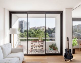 Sliding Doors Alter the Dynamics of Light-Filled Barcelona Apartment