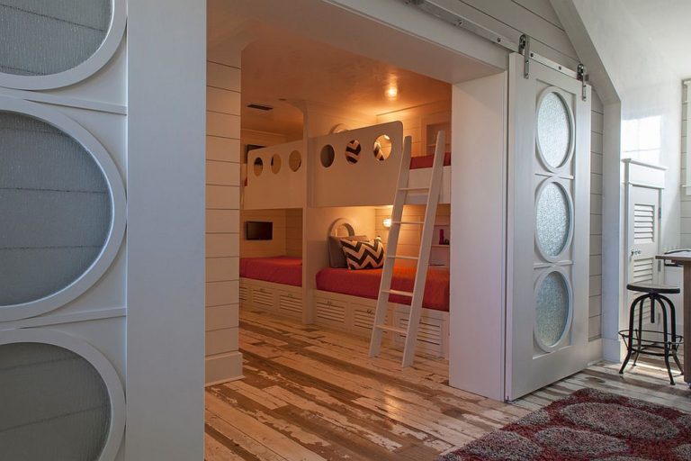 27 Creative Kids’ Rooms with Space-Savvy Sliding Barn Doors | Decoist