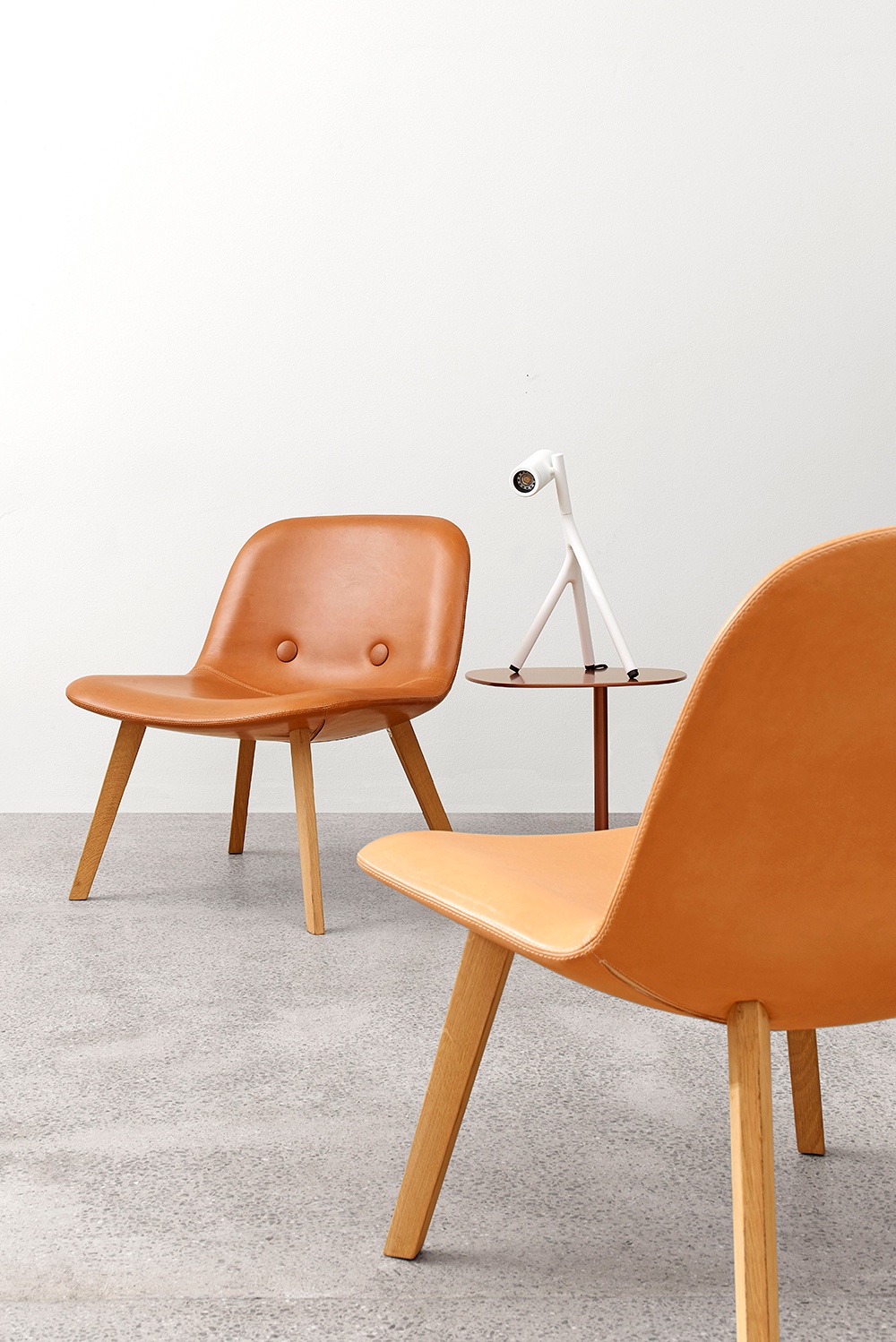 EJ3 Eyes Lounge by Foersom & Hiort-Lorenzen for Erik Joergensen. Leather: Elegance in walnut.