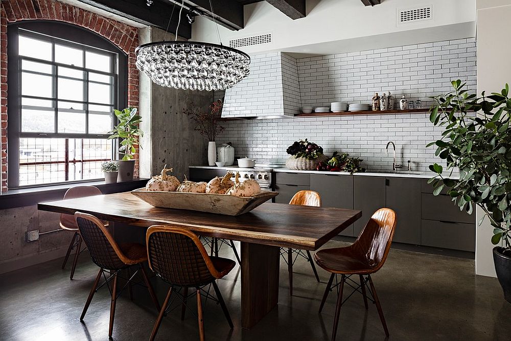 Elegant kitchen and dining room rolled into one