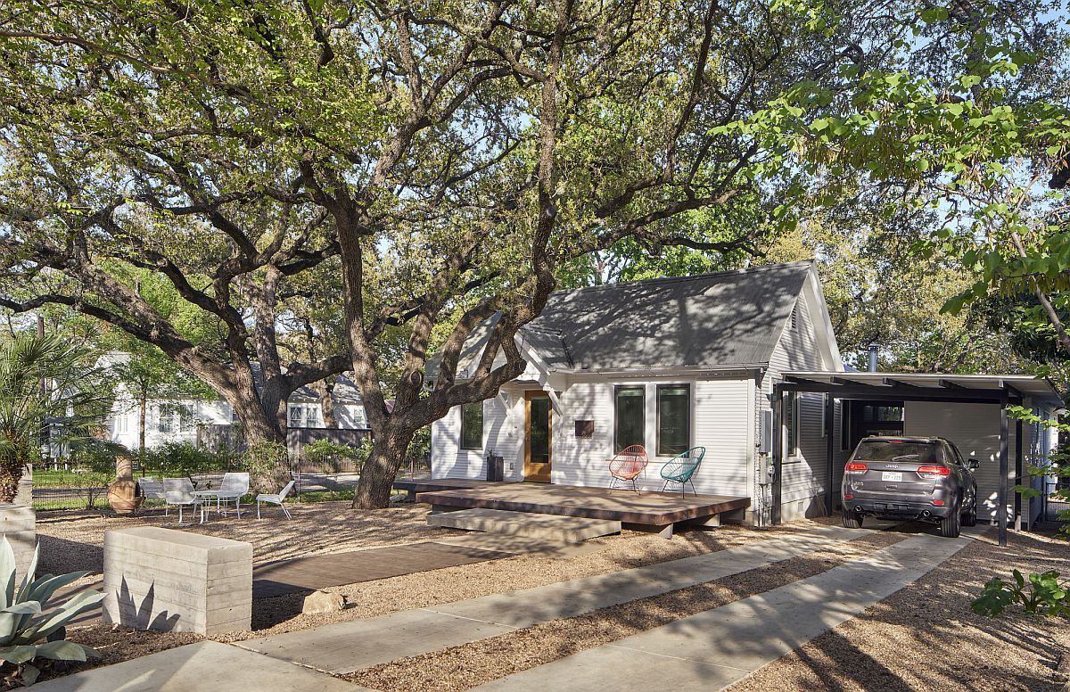 Entrance and exterior of the extended cottage in Austin