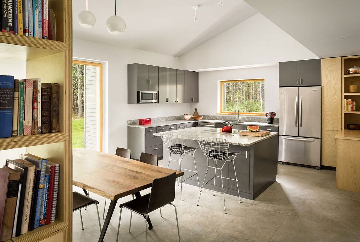 Fabulous, light-filled modern kitchen in gray