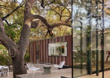 Glass-walls-connect-the-cottage-with-the-outdoor-terrace-and-green-surroudings-217x155