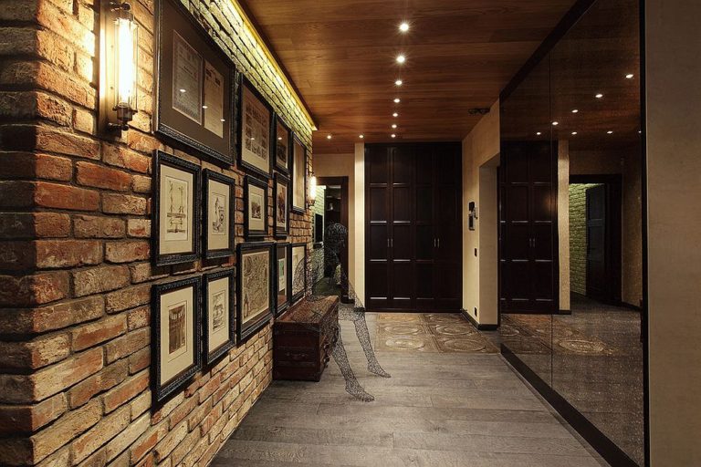 25 Captivating Entryways That Embrace the Beauty of the Gallery Wall ...