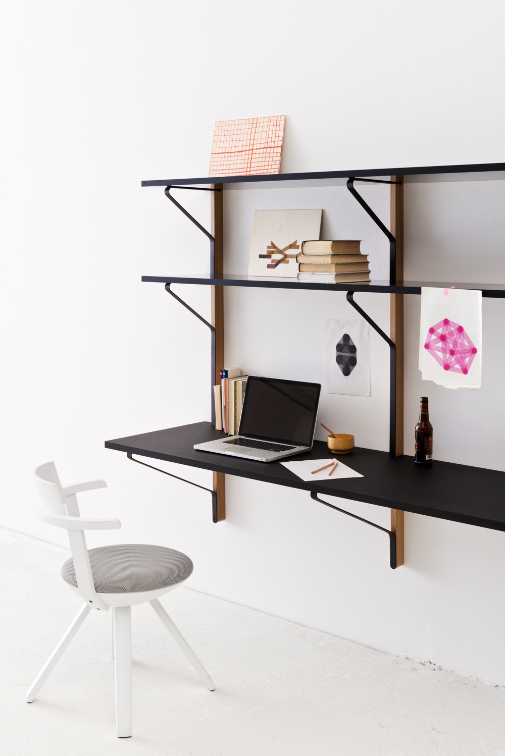 Kaari shelf with desk