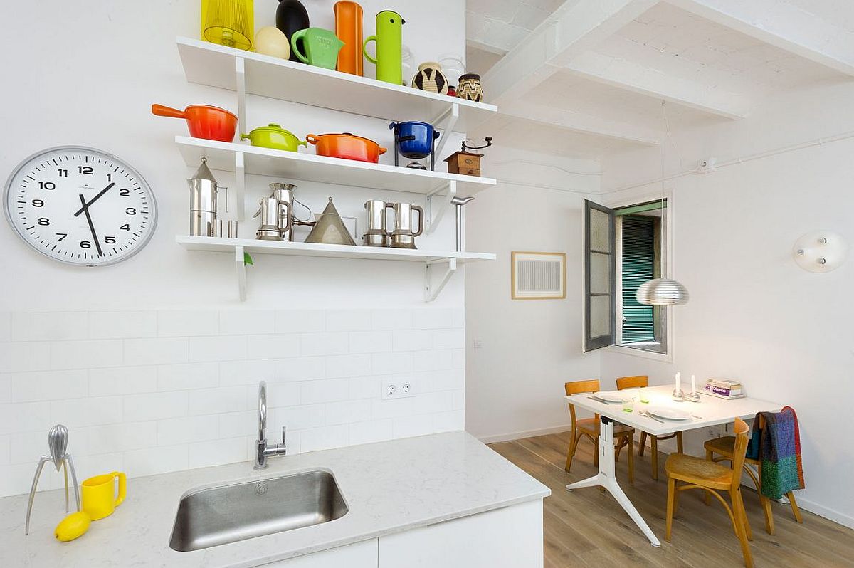 Kitchenware adds color to the all-white kitchen