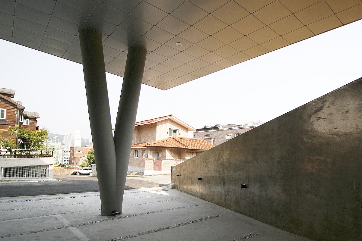 Large pillars hold up the front section of the home to give its cantilevered look