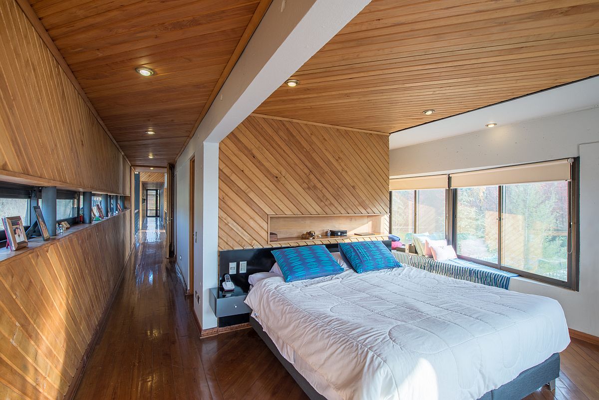 Long corridor connects the two wings on the top level of the stylish Chilean home