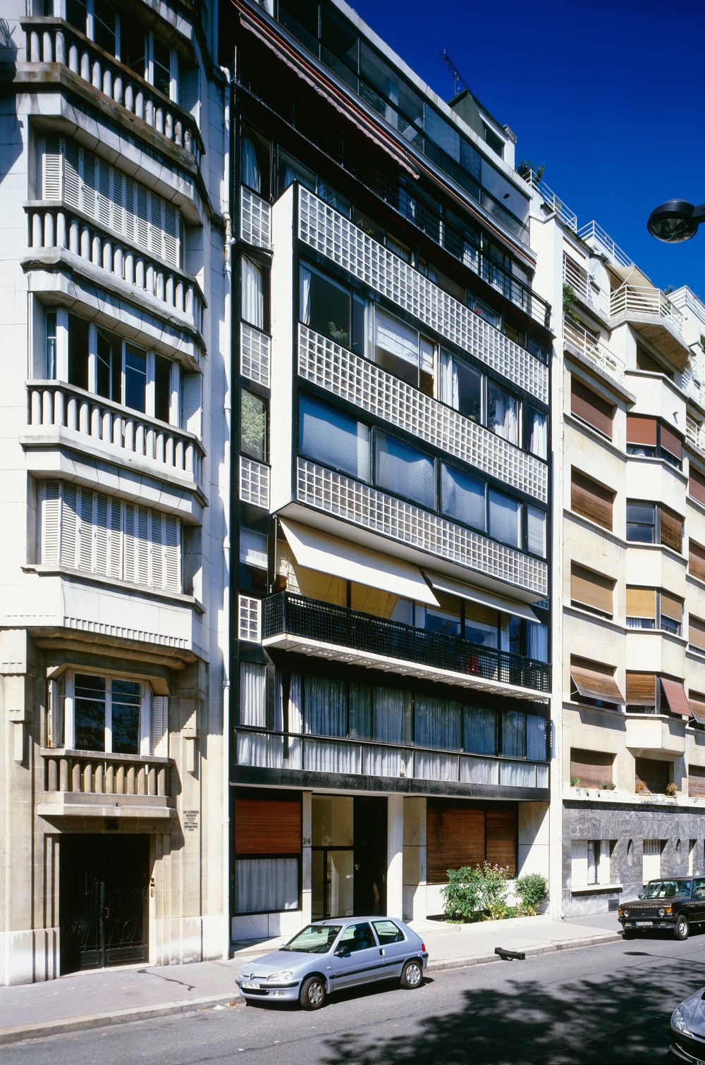 Immeuble locatif à la porte Molitor, Paris, France, 1931 - 1934. Photo by Oliver Martin-Gambier © FLC/ADAGP.