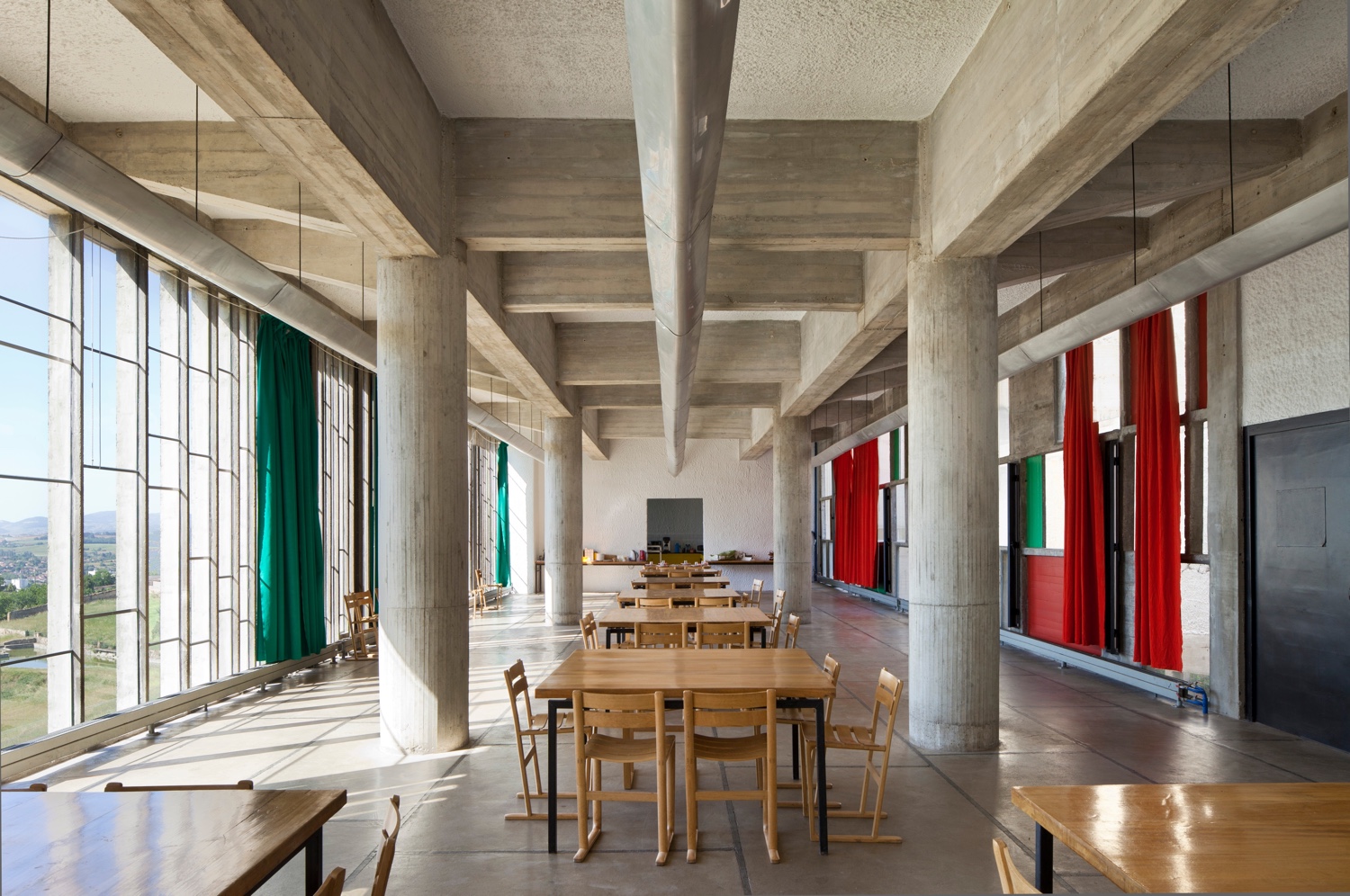 Refectory at Couvent Sainte-Marie de la Tourette. Photo by Oliver Martin-Gambier © FLC/ADAGP.