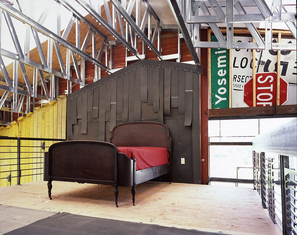 Road signs are perfect for the industrial bedroom [From: Jensen Architects]