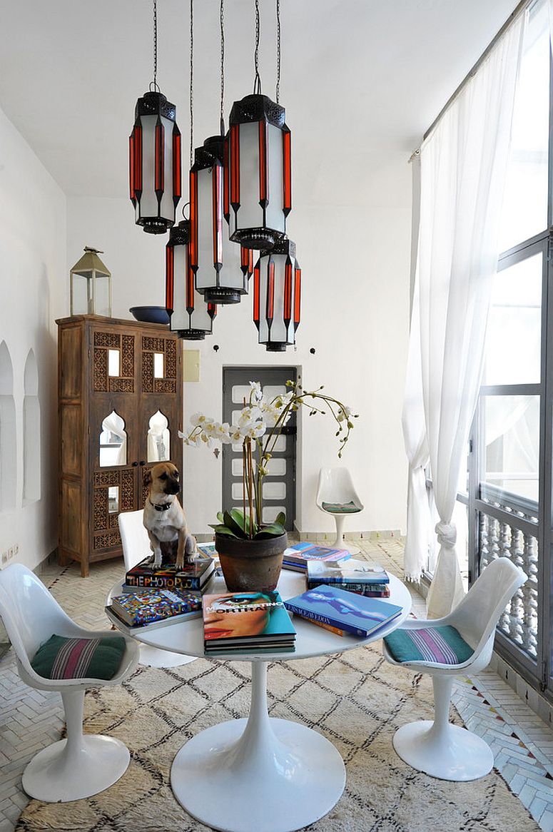 Shabby chic coupled with Moroccan touches in the informal dining room [Design: Maryam Montague – Artisan Books]