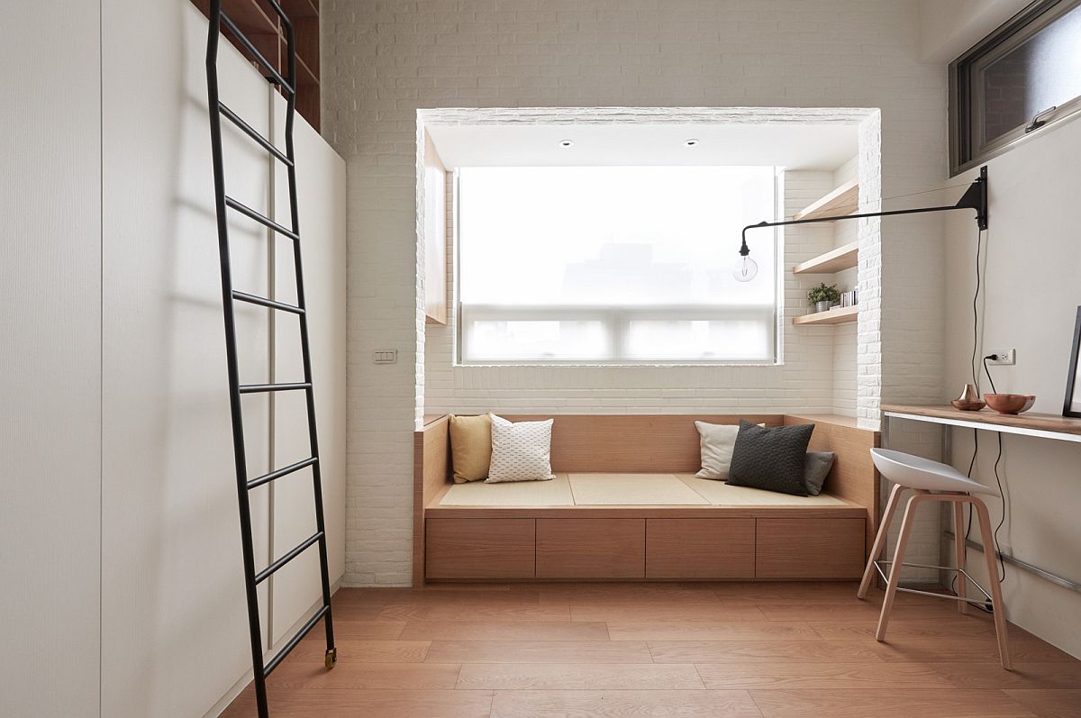 Sitting nook and daybed next to the window with built-in storage