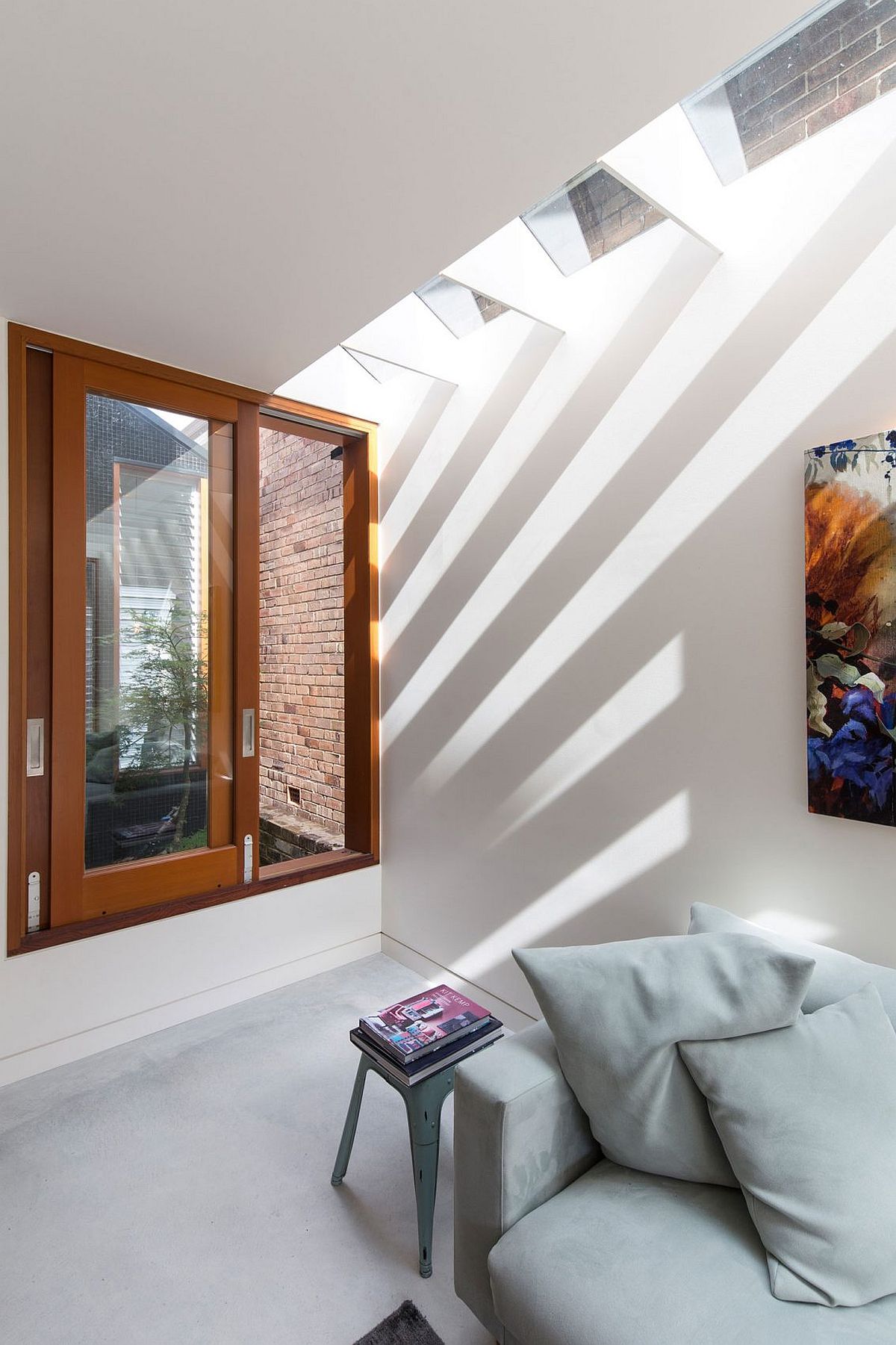 Skylight for the top level brings in ample natural ventilation indoors