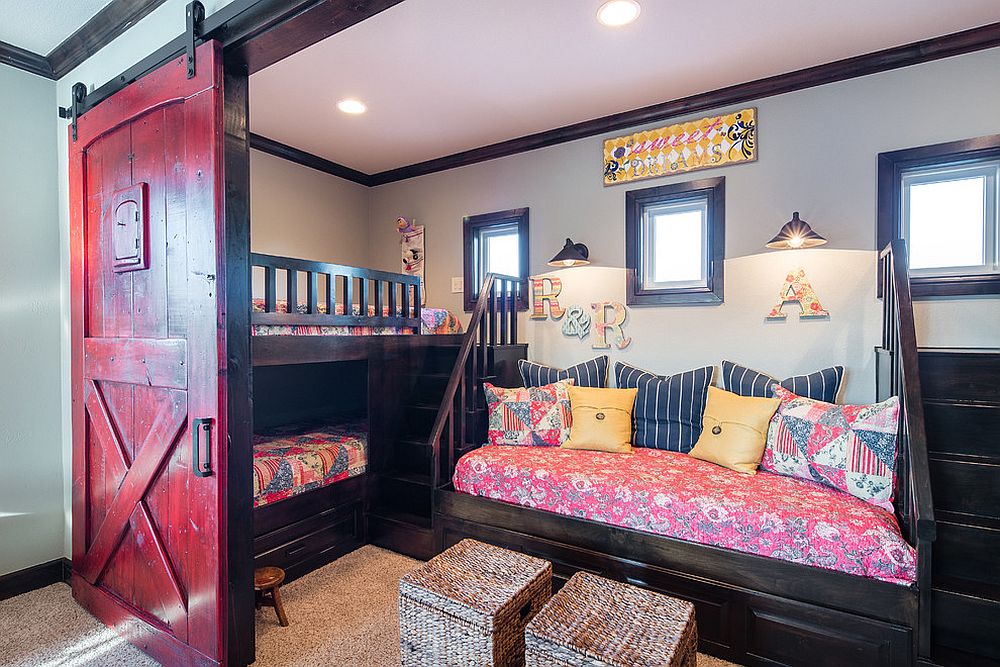 Smart arrangement of beds in the kids' bedroom to save space [From: Carlos Barron Photography]