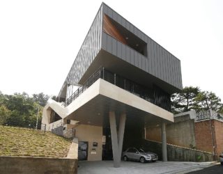 Dramatic Cantilevered Home in South Korea with a Gravity-Defying Façade!